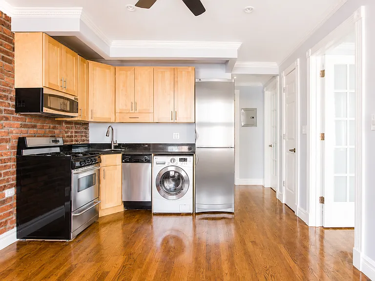 68 Clinton St #3A — Photo 1