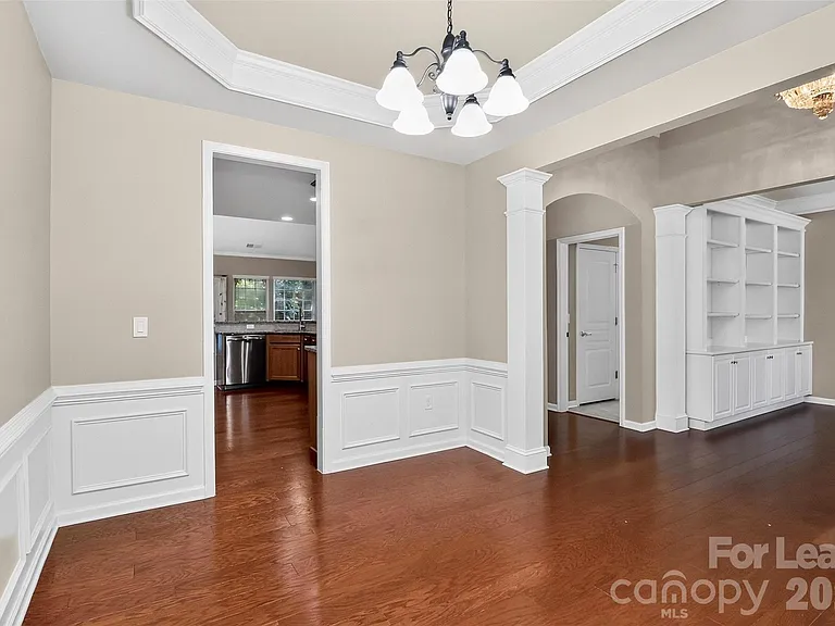 10229 Blairbeth St — Photo 7