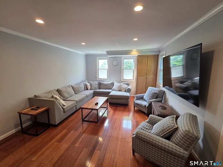 156 Fieldcrest Dr — Photo 4