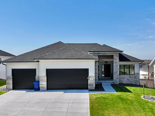 12368 Windsor Dr, Papillion, NE 68046