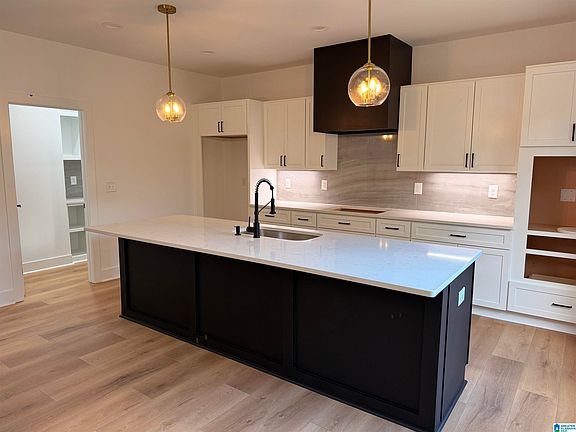 4th image of 3017 Long Branch Dr