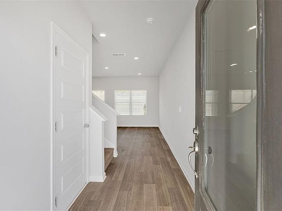 2nd image of 117 Lavender Cir