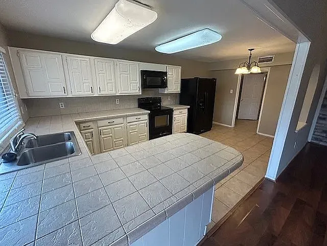 6202 Zanes Ct — Photo 3