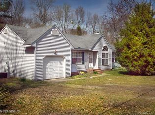 1124 W Riverside Dr, Lanexa, VA 23089