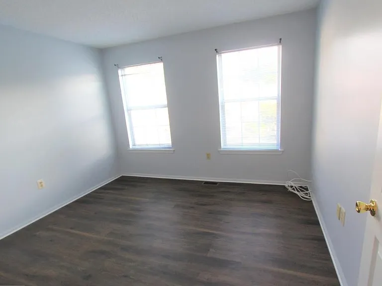 46 Versailles Ct — Photo 11