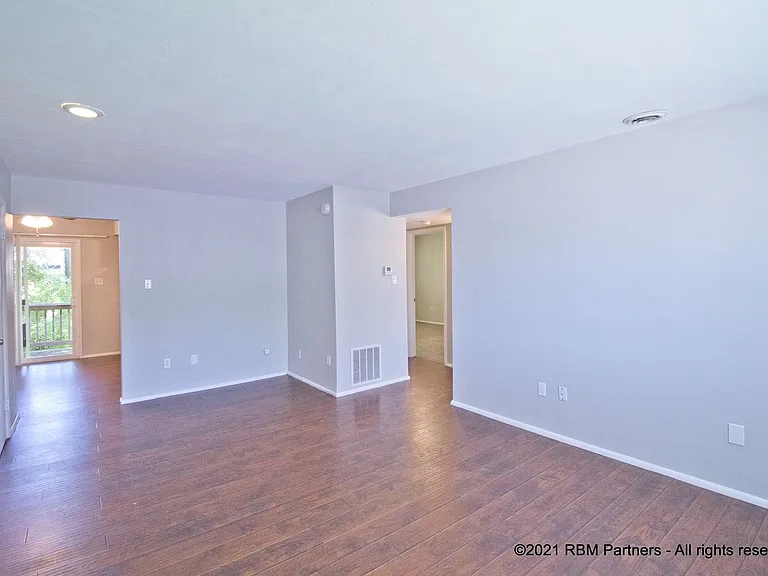 1500-1514 Schiller Ave — Photo 4