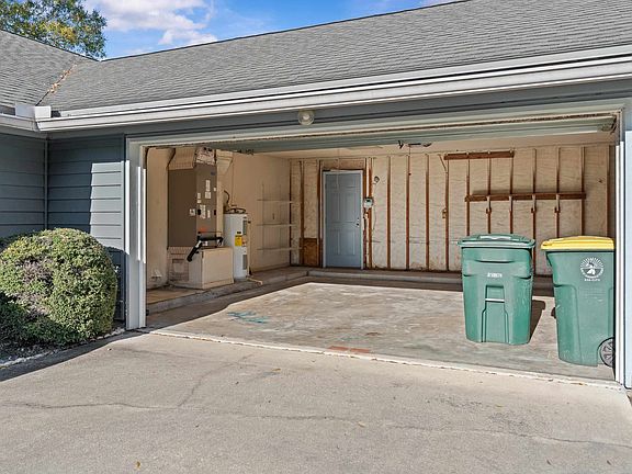3rd image of 11258 Stoney Point Ln E