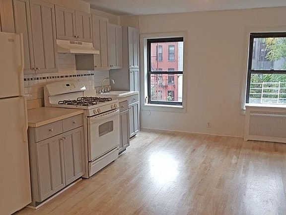 4th image of 310 6th St #3