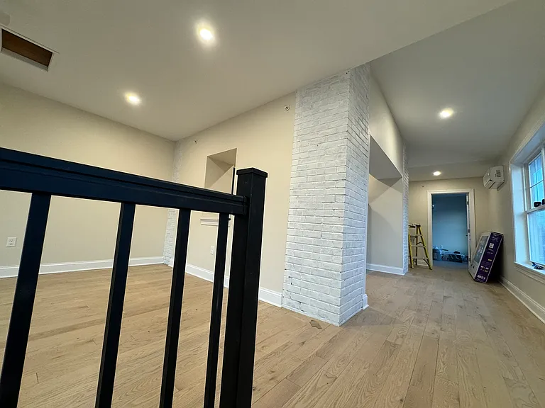 202 Center St #5 — Photo 6