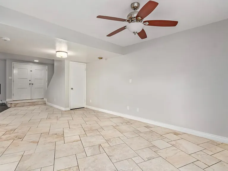 5885 E Thomas Rd — Photo 12