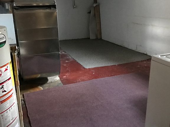 Lower level storage w/d