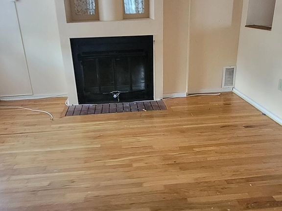 5th image of 65 Irving St