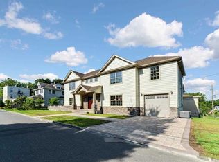 12 Orchard St, Prt Washingtn, NY 11050