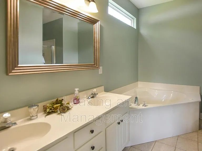107 Hialeah Ct — Photo 13
