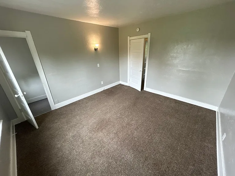 948 White St — Photo 8
