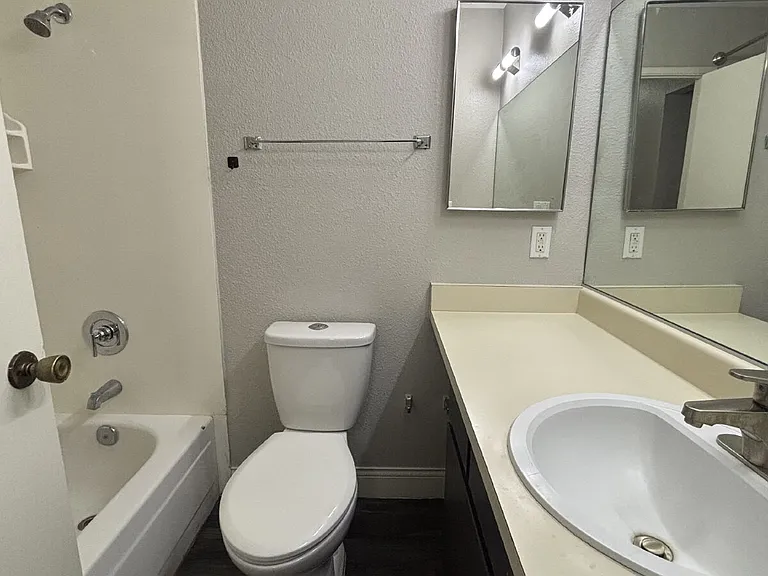 5660 E Lake Mead Blvd #D — Photo 13