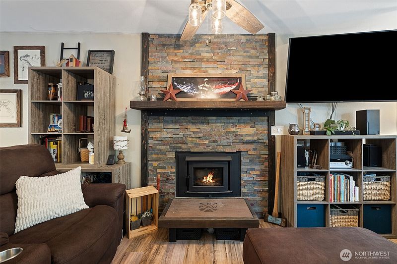 5th image of 33911 50th Avenue E