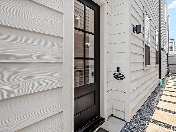 2nd image of 113 E 26th St #A