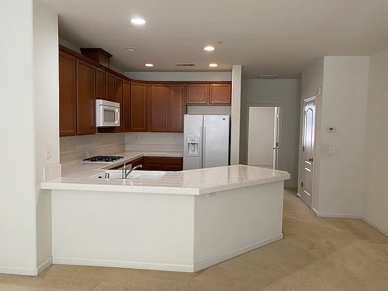 169 Burbank St — Photo 4
