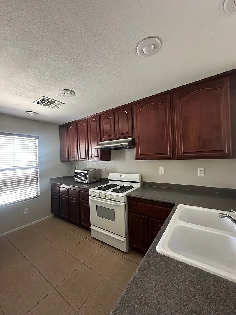 Must See SW 3 Bedroom Home! — Photo 3