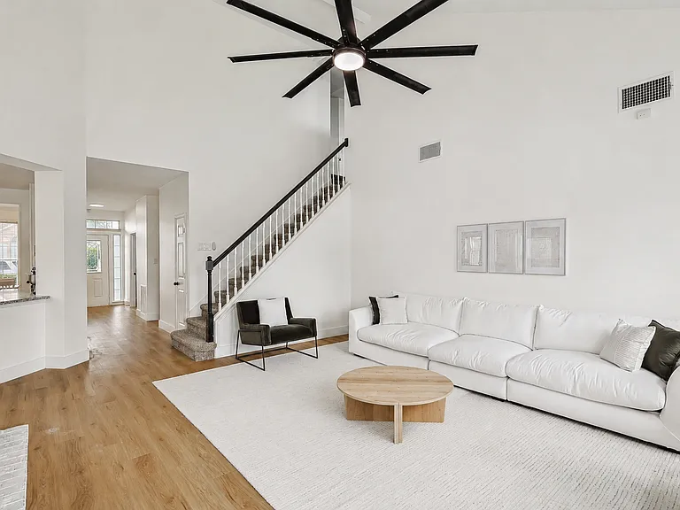 806 Longleaf Dr — Photo 7