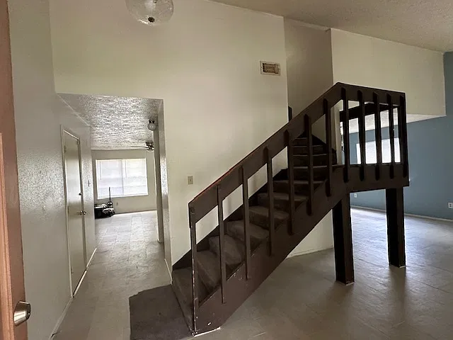 3 bed, 2.5 bath, 1821 sqft, $1,795 — Photo 2