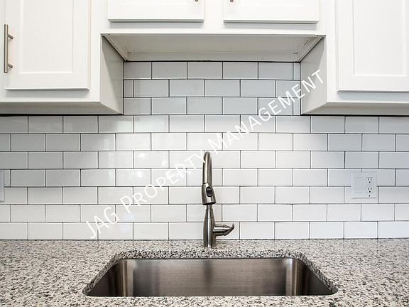5th image of 1425 Smith St APT 4