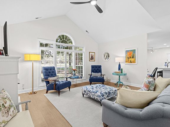 2nd image of 20 Wentworth Pl.