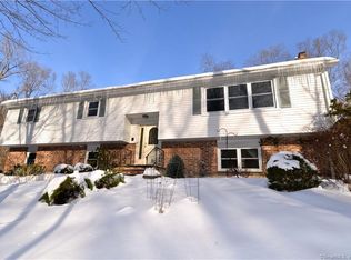 170 Hanover Rd, Newtown, CT 06470