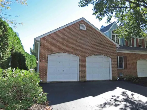 171 Carriage Hill Ln, York, PA 17406
