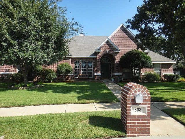 1st image of 803 Magnolia Ct