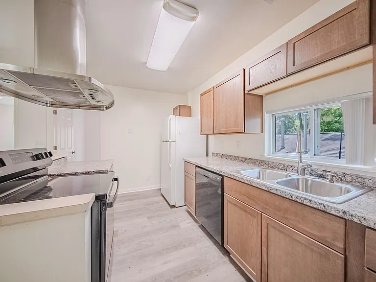 2472 Hawks Ave #2 — Photo 9