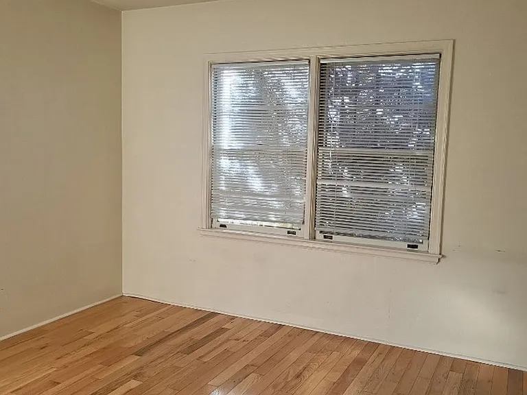 700-722 Gordon Avenue — Photo 3