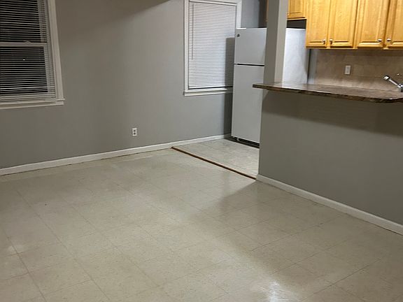 3rd image of 824 E Broadway APT 101