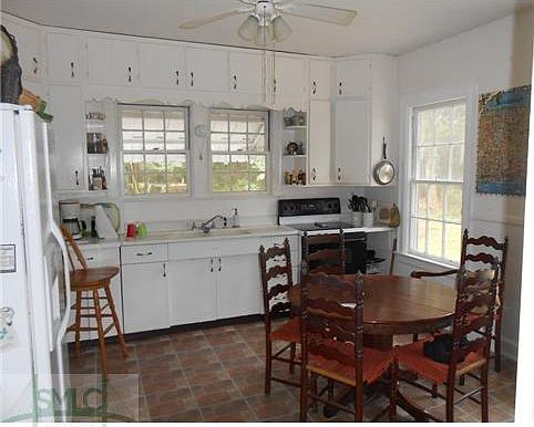 3rd image of 2619 Salcedo Ave