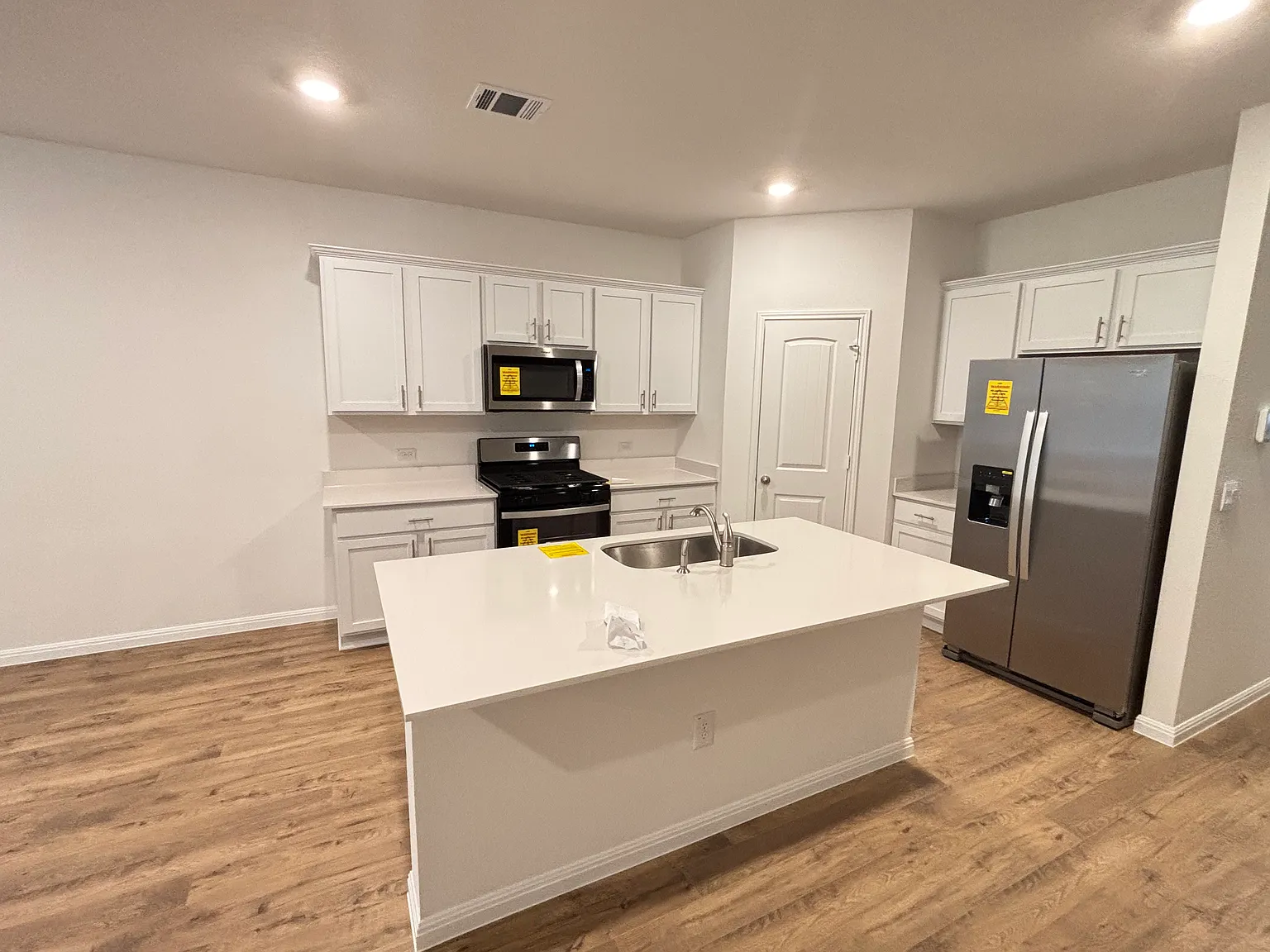 4 bed, 2316 sqft, $2,650 — Photo 3