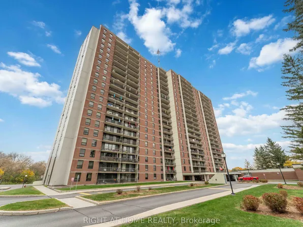 665 Bathgate Dr #311, Ottawa, ON K1K 3Y4