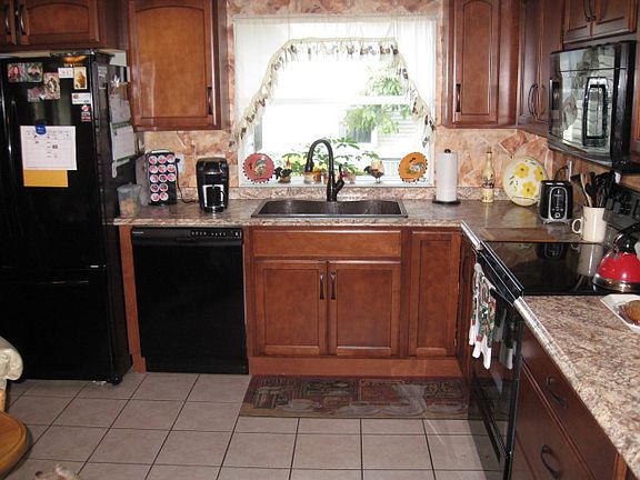4th image of 23 Beaumont Ln