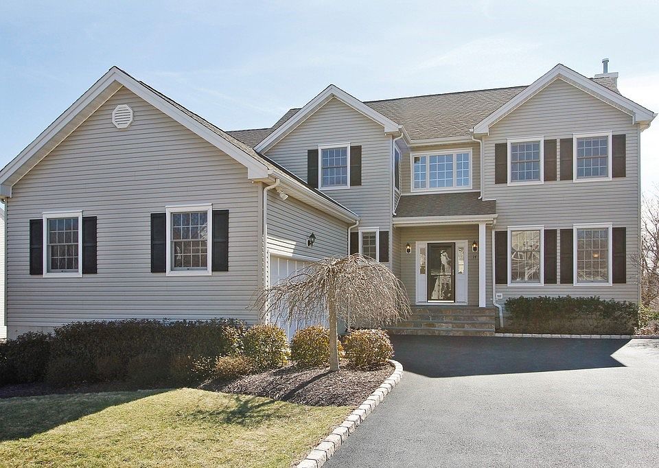 1st image of 14 Chambers Dr