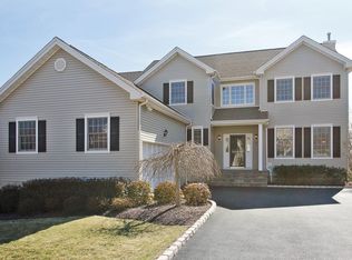 14 Chambers Dr, Baldwin Place, NY 10505