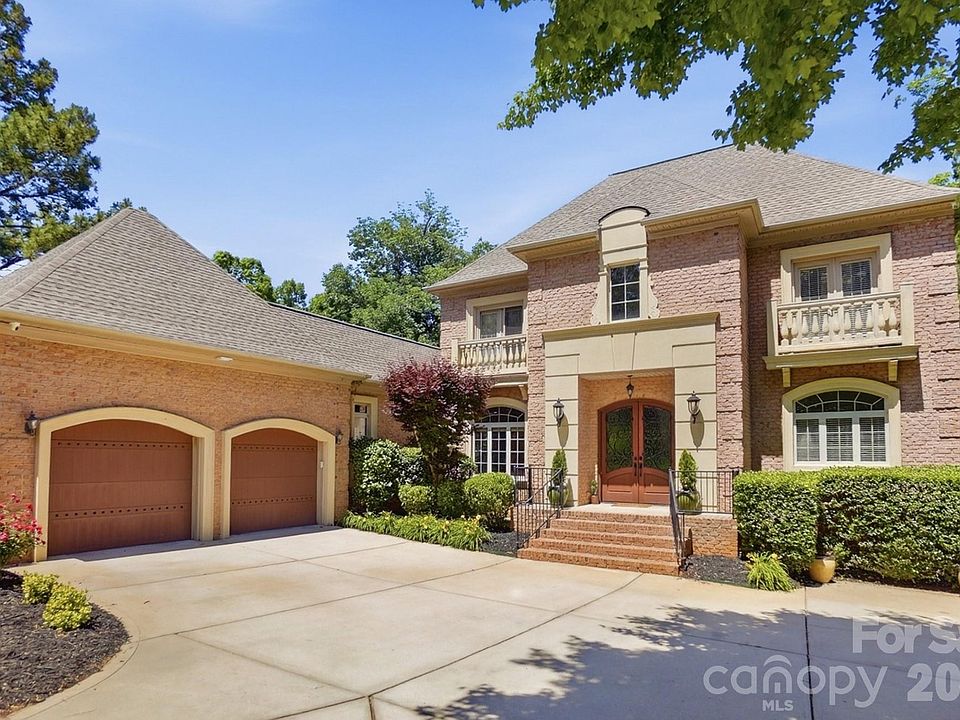 1st image of 932 Thorn Ridge Ln