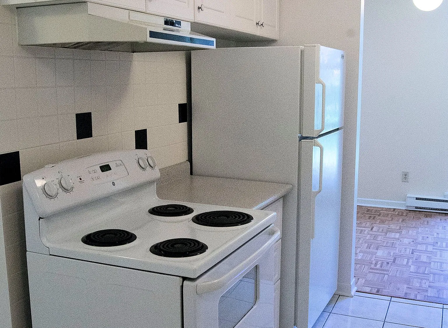 Forestview Townhomes: 2020-2077 Barsuda Drive, 2025 Ambridge Court — Photo 3