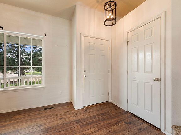 4th image of 16711 Frisco Ave