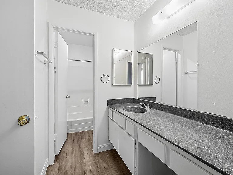 Pennwood Place — Photo 10