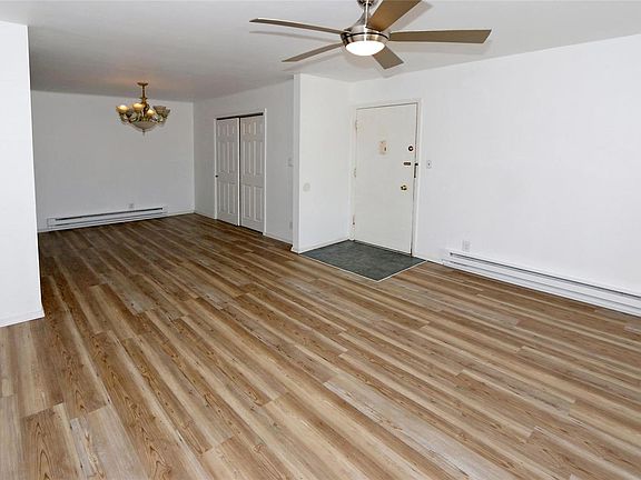 4th image of 10015 Bunker Hill Dr APT G