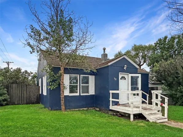 137 1st Ave NW, Cut Bank, MT 59427