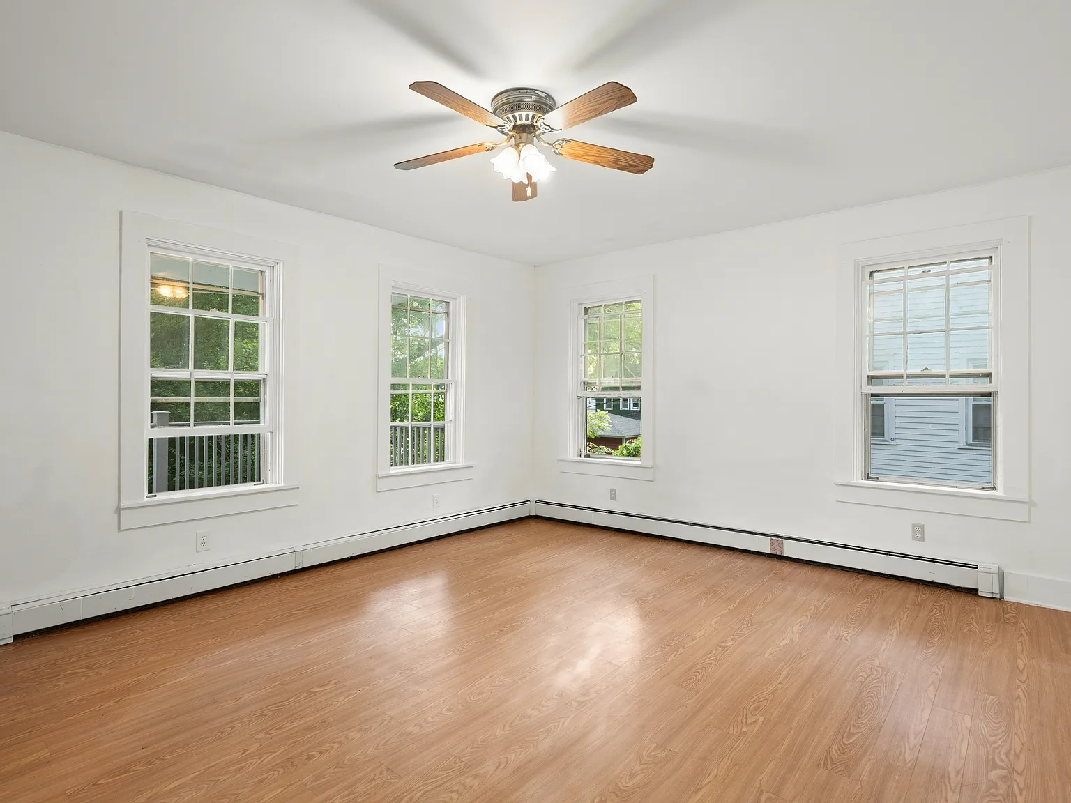 2 bed, 700 sqft, $1,600 — Photo 3