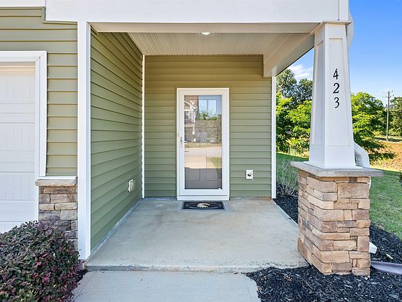 4th image of 423 Hague Dr