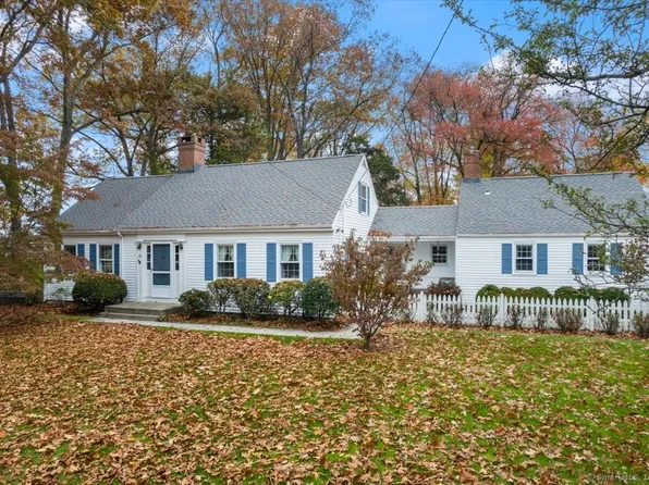 31 Pawson Road, Branford, CT 06405