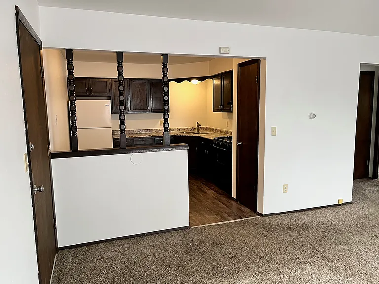 630 E Lincoln Ave — Photo 3